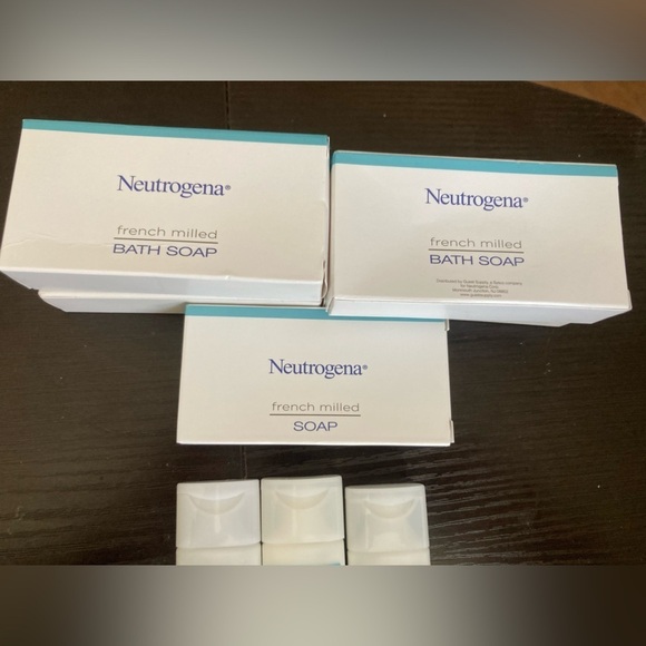 4/$25 Neutrogena Soap and Body Lotion travel Set. 8 piece set. 2 sets available - Picture 2 of 4